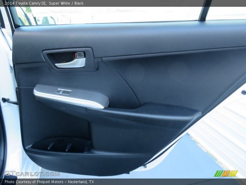 Super White / Black 2014 Toyota Camry SE