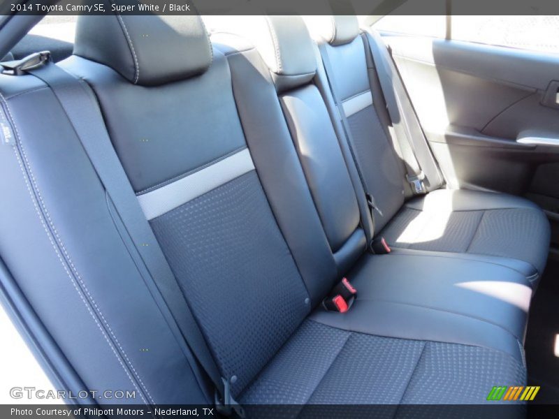 Super White / Black 2014 Toyota Camry SE