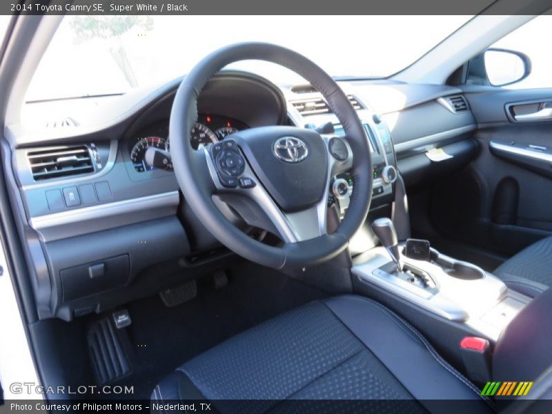 Super White / Black 2014 Toyota Camry SE