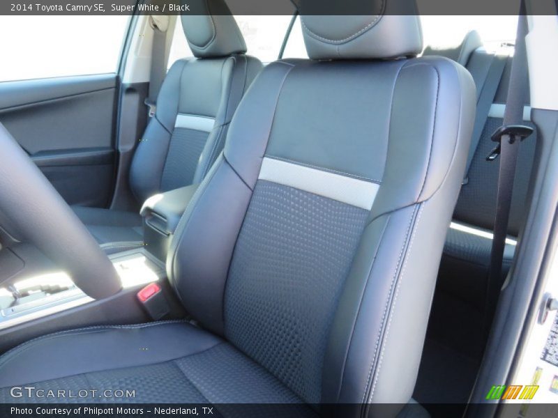 Super White / Black 2014 Toyota Camry SE