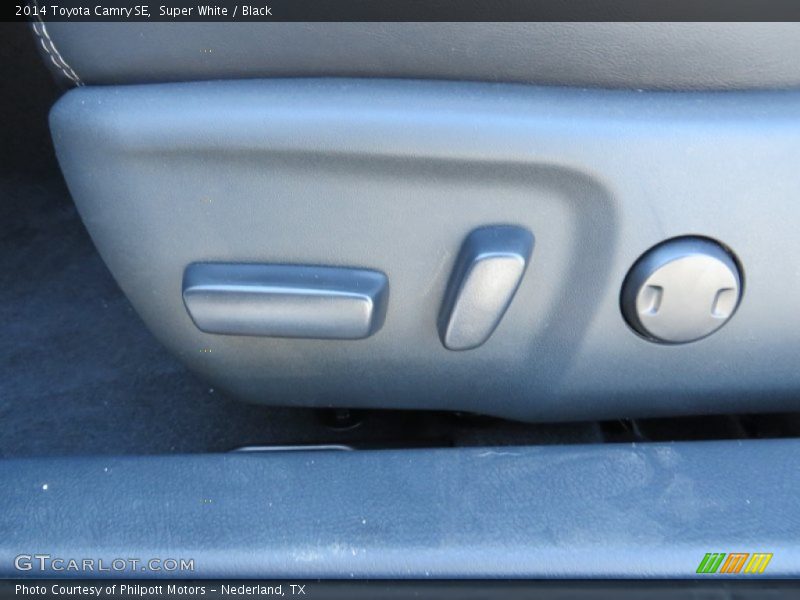 Super White / Black 2014 Toyota Camry SE