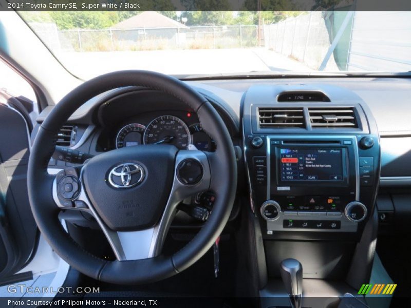 Super White / Black 2014 Toyota Camry SE