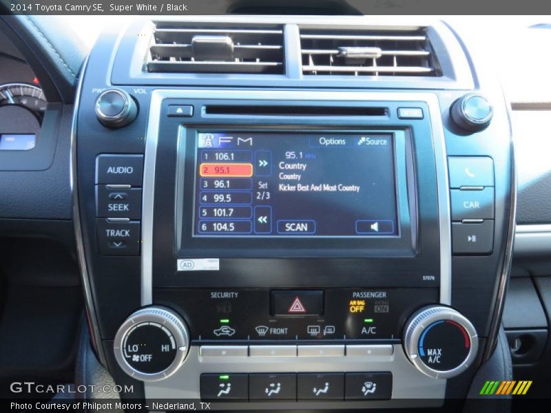 Super White / Black 2014 Toyota Camry SE