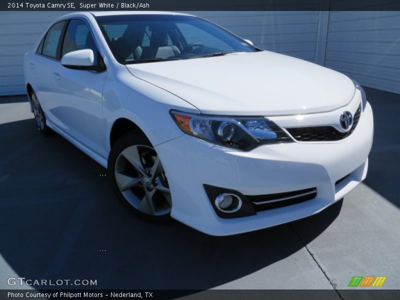 Super White / Black/Ash 2014 Toyota Camry SE