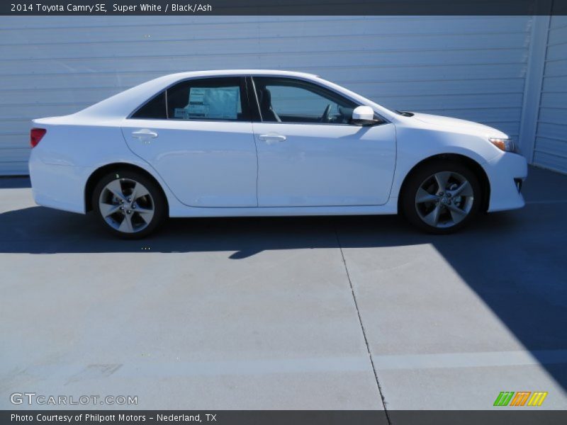 Super White / Black/Ash 2014 Toyota Camry SE