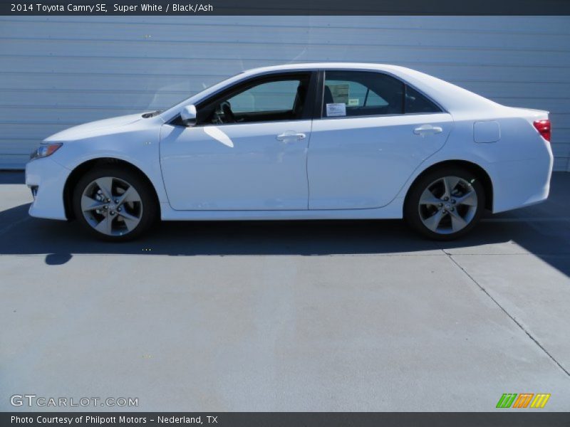 Super White / Black/Ash 2014 Toyota Camry SE