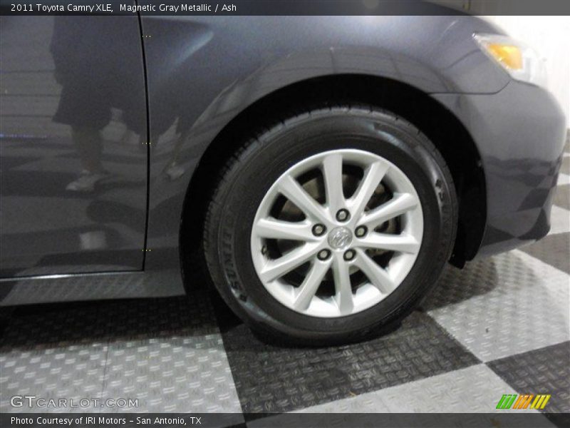 Magnetic Gray Metallic / Ash 2011 Toyota Camry XLE