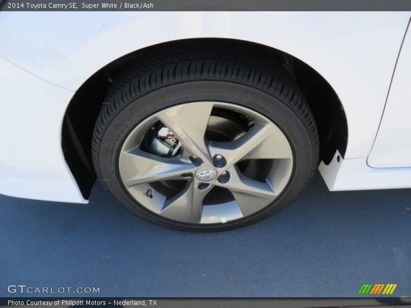 Super White / Black/Ash 2014 Toyota Camry SE
