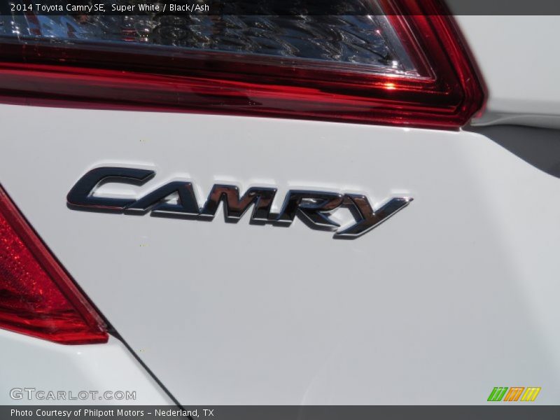 Super White / Black/Ash 2014 Toyota Camry SE