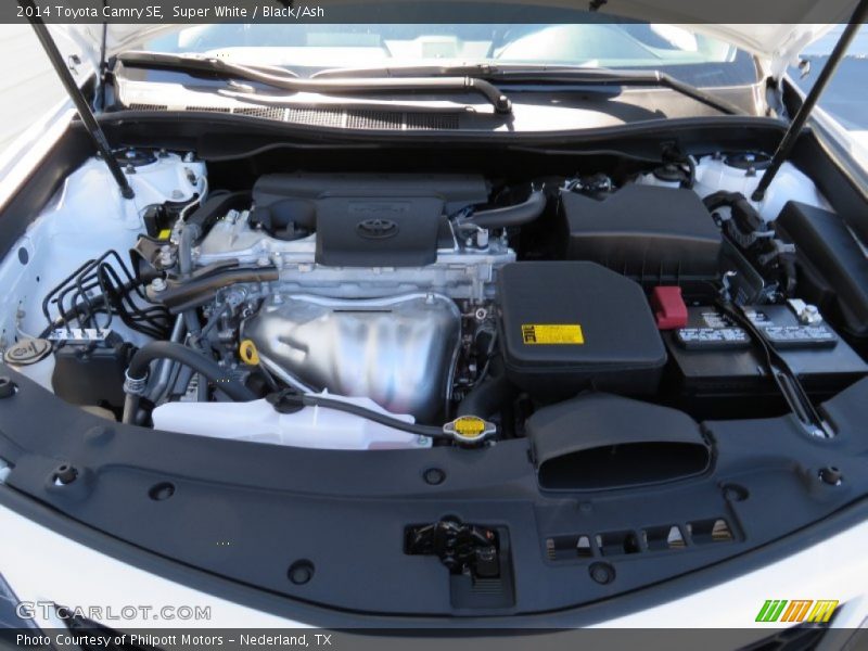 Super White / Black/Ash 2014 Toyota Camry SE