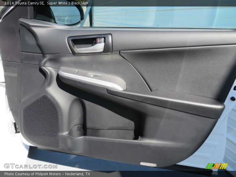 Super White / Black/Ash 2014 Toyota Camry SE