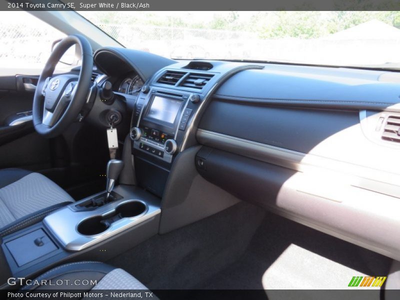 Super White / Black/Ash 2014 Toyota Camry SE