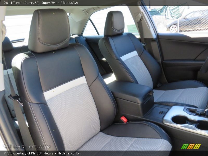 Super White / Black/Ash 2014 Toyota Camry SE