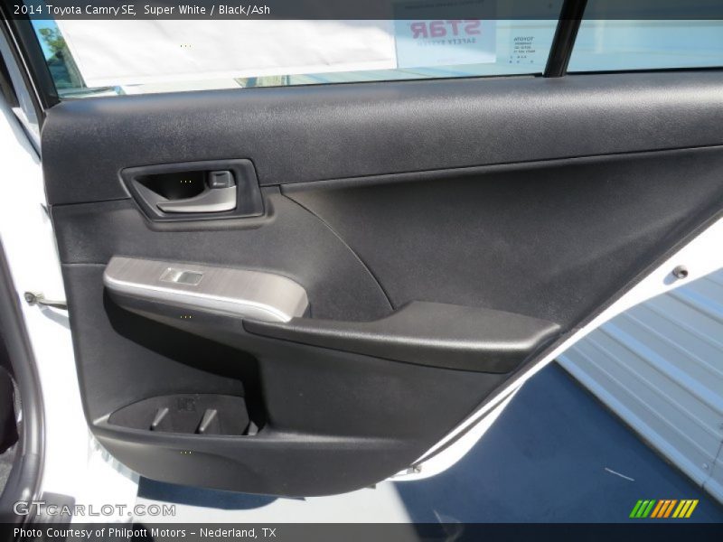 Super White / Black/Ash 2014 Toyota Camry SE