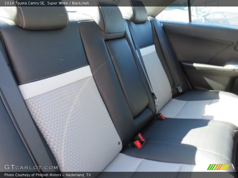 Super White / Black/Ash 2014 Toyota Camry SE