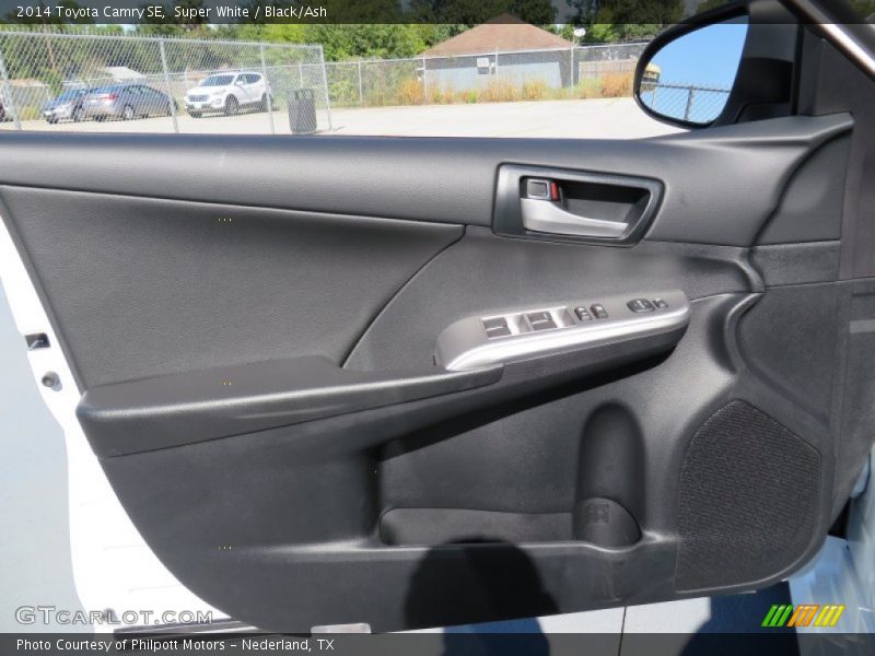 Super White / Black/Ash 2014 Toyota Camry SE