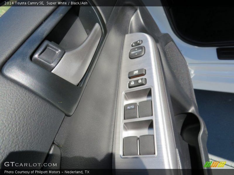 Super White / Black/Ash 2014 Toyota Camry SE