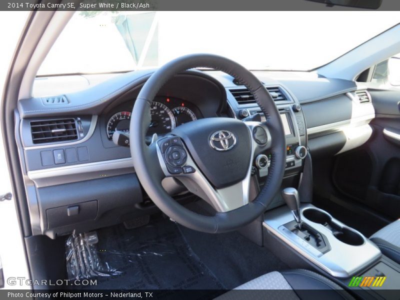 Super White / Black/Ash 2014 Toyota Camry SE