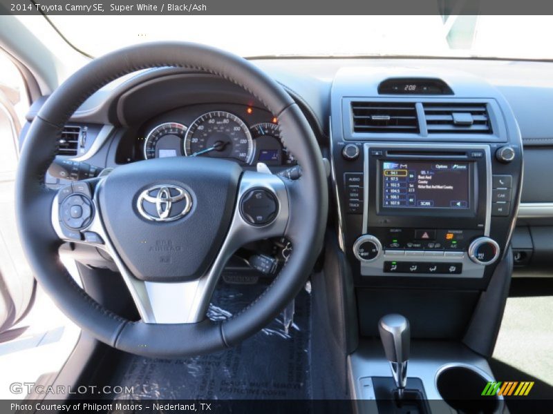 Super White / Black/Ash 2014 Toyota Camry SE