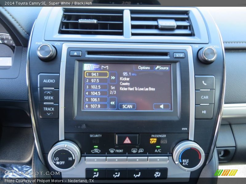 Super White / Black/Ash 2014 Toyota Camry SE