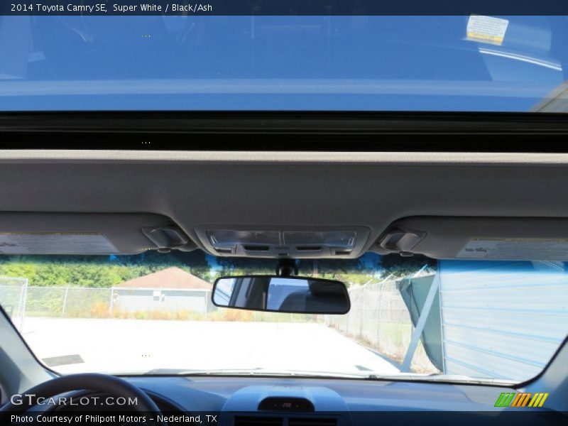 Super White / Black/Ash 2014 Toyota Camry SE