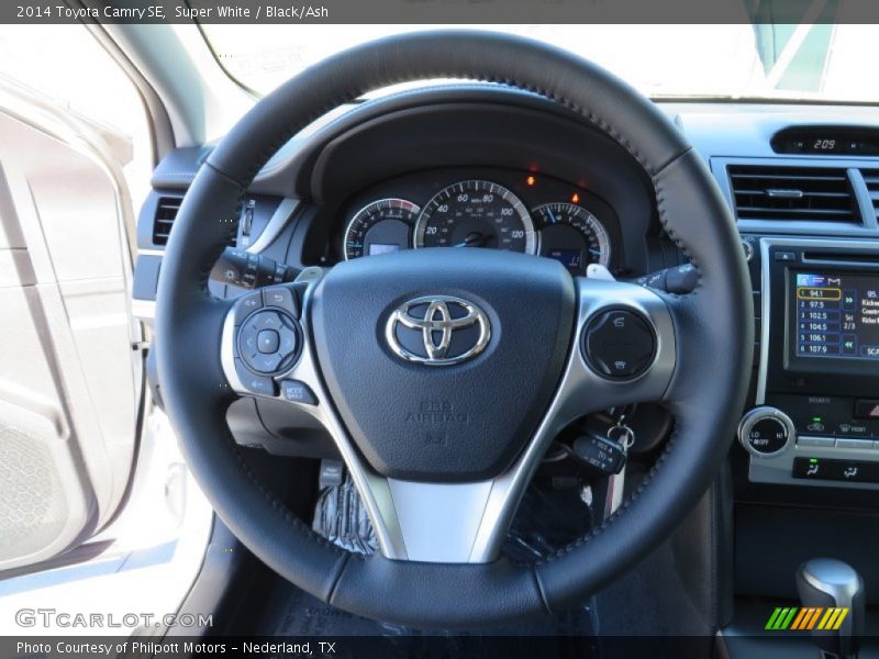 Super White / Black/Ash 2014 Toyota Camry SE