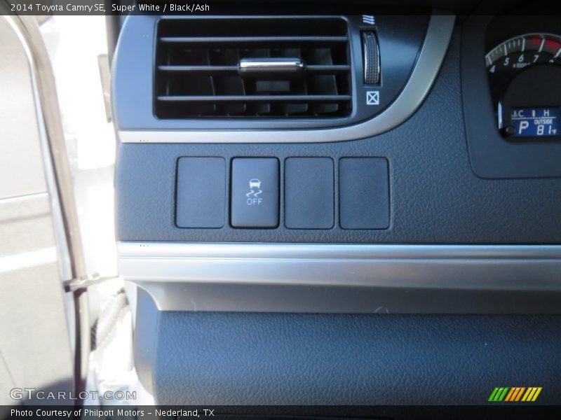 Super White / Black/Ash 2014 Toyota Camry SE