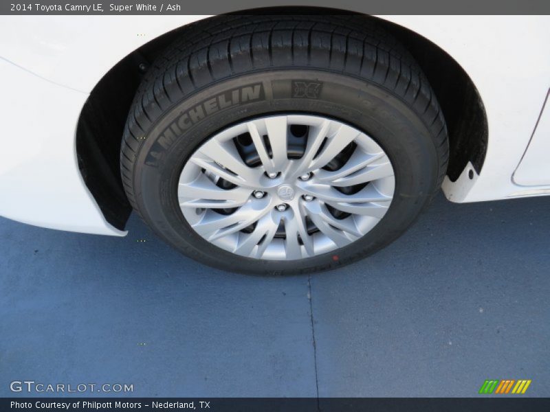 Super White / Ash 2014 Toyota Camry LE