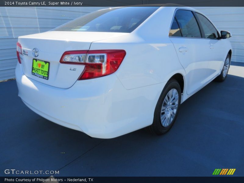 Super White / Ivory 2014 Toyota Camry LE