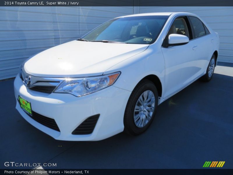 Super White / Ivory 2014 Toyota Camry LE
