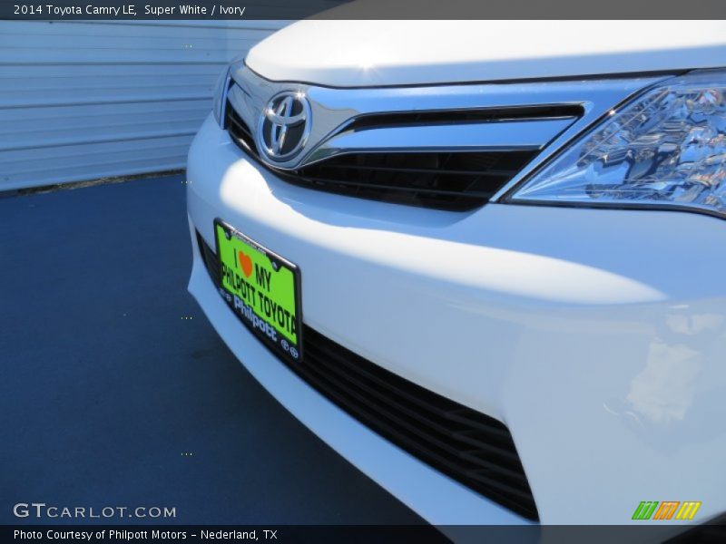 Super White / Ivory 2014 Toyota Camry LE