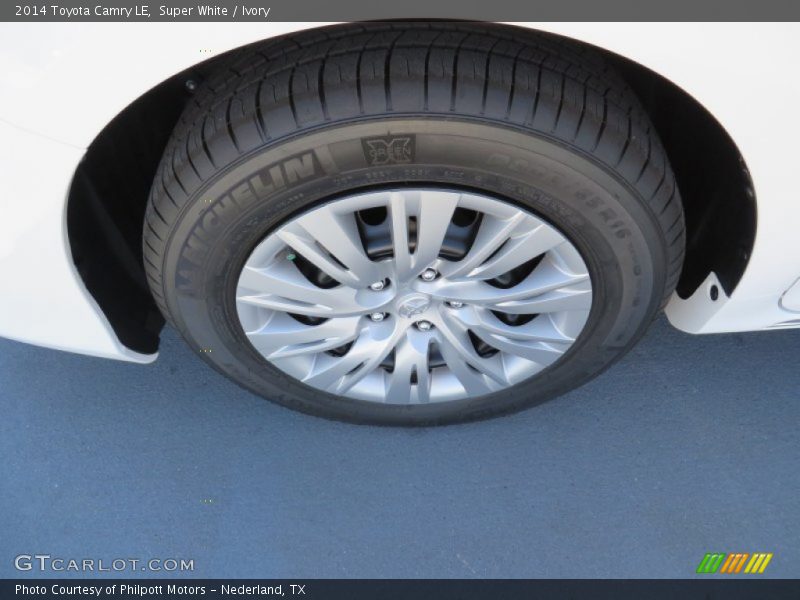 Super White / Ivory 2014 Toyota Camry LE
