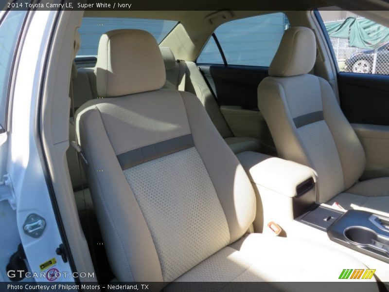 Super White / Ivory 2014 Toyota Camry LE