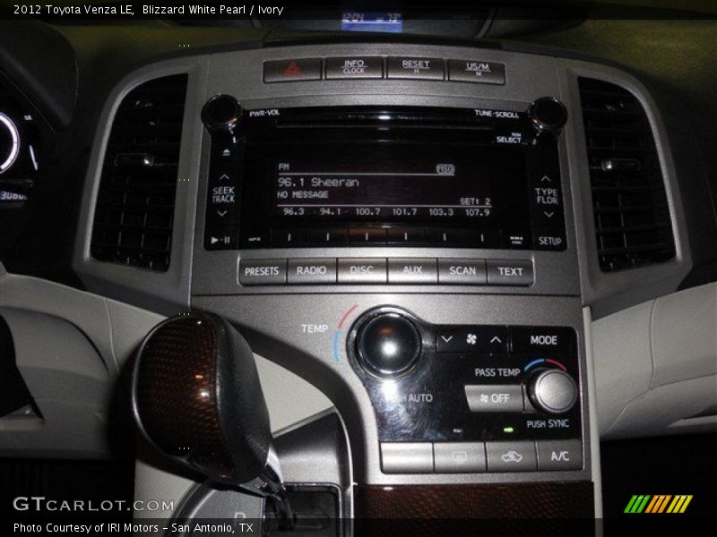Blizzard White Pearl / Ivory 2012 Toyota Venza LE