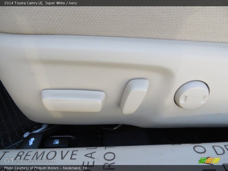 Super White / Ivory 2014 Toyota Camry LE