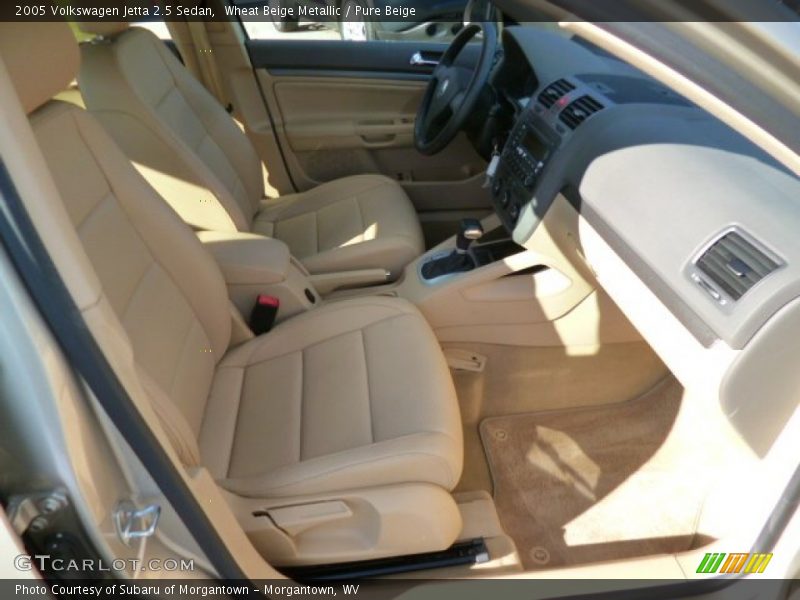 Wheat Beige Metallic / Pure Beige 2005 Volkswagen Jetta 2.5 Sedan