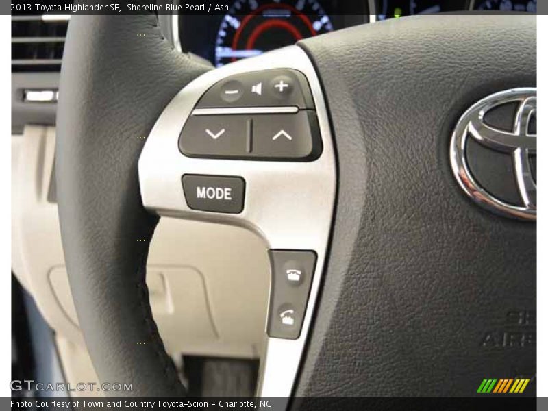 Shoreline Blue Pearl / Ash 2013 Toyota Highlander SE