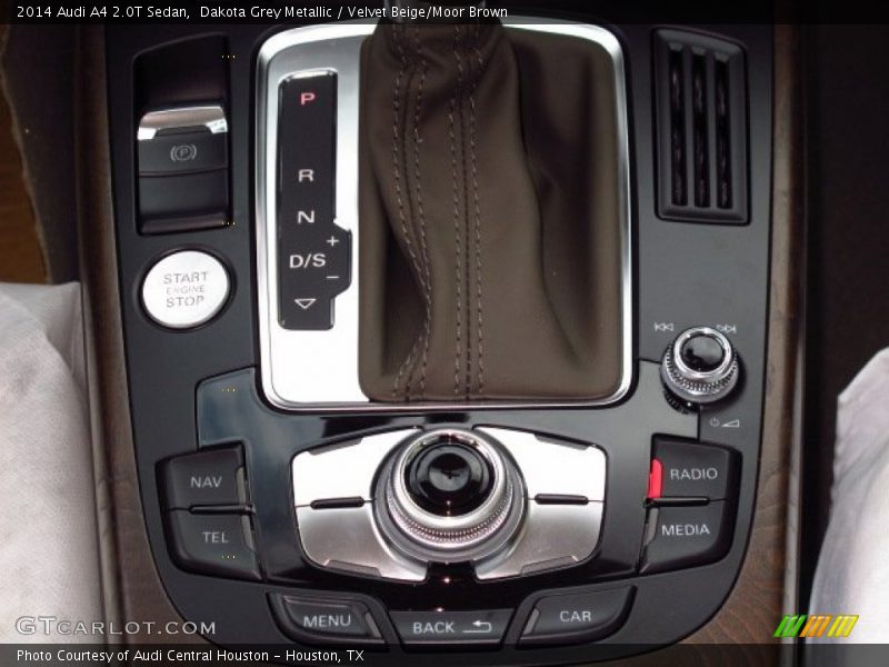 Controls of 2014 A4 2.0T Sedan