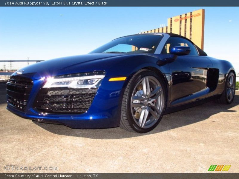 Front 3/4 View of 2014 R8 Spyder V8