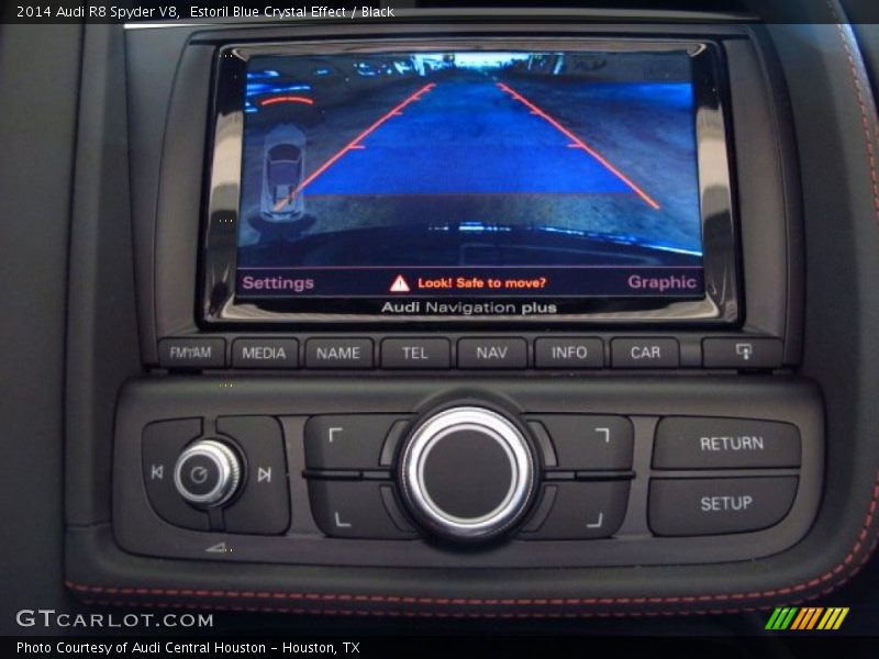 Controls of 2014 R8 Spyder V8