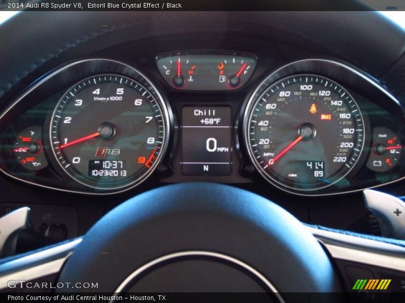  2014 R8 Spyder V8 Spyder V8 Gauges