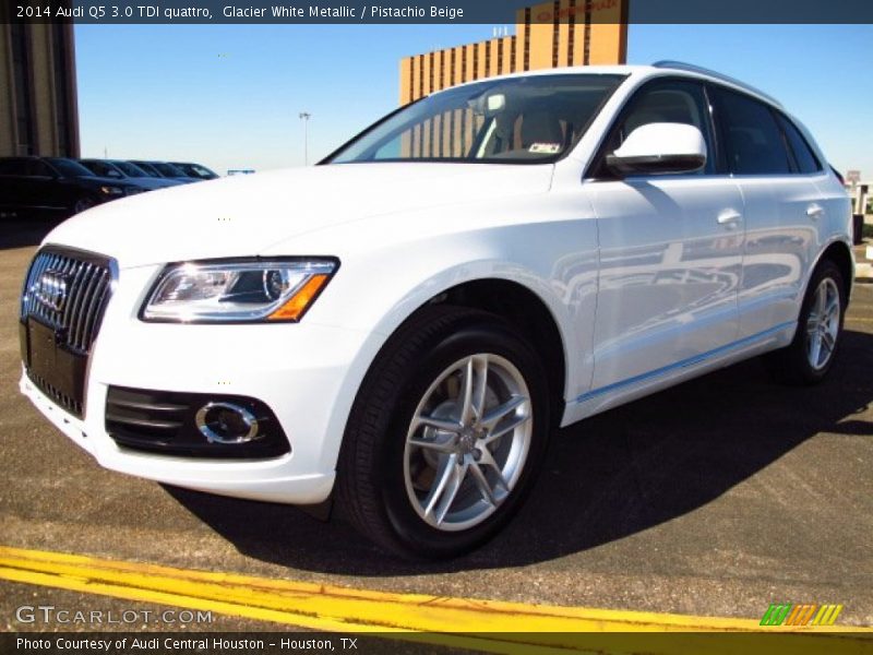 Front 3/4 View of 2014 Q5 3.0 TDI quattro