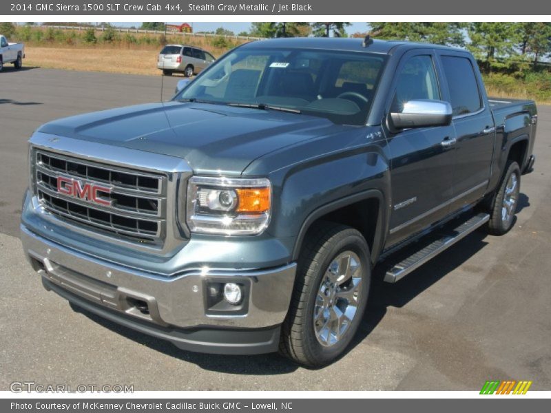 Front 3/4 View of 2014 Sierra 1500 SLT Crew Cab 4x4