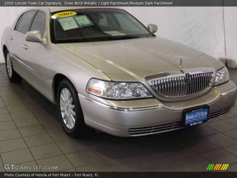 Silver Birch Metallic / Light Parchment/Medium Dark Parchment 2005 Lincoln Town Car Signature