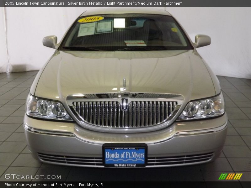 Silver Birch Metallic / Light Parchment/Medium Dark Parchment 2005 Lincoln Town Car Signature