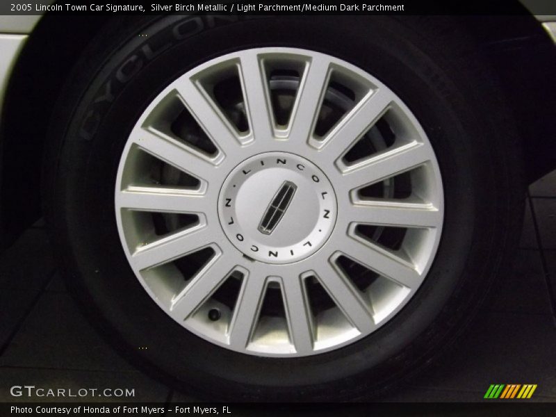 Silver Birch Metallic / Light Parchment/Medium Dark Parchment 2005 Lincoln Town Car Signature