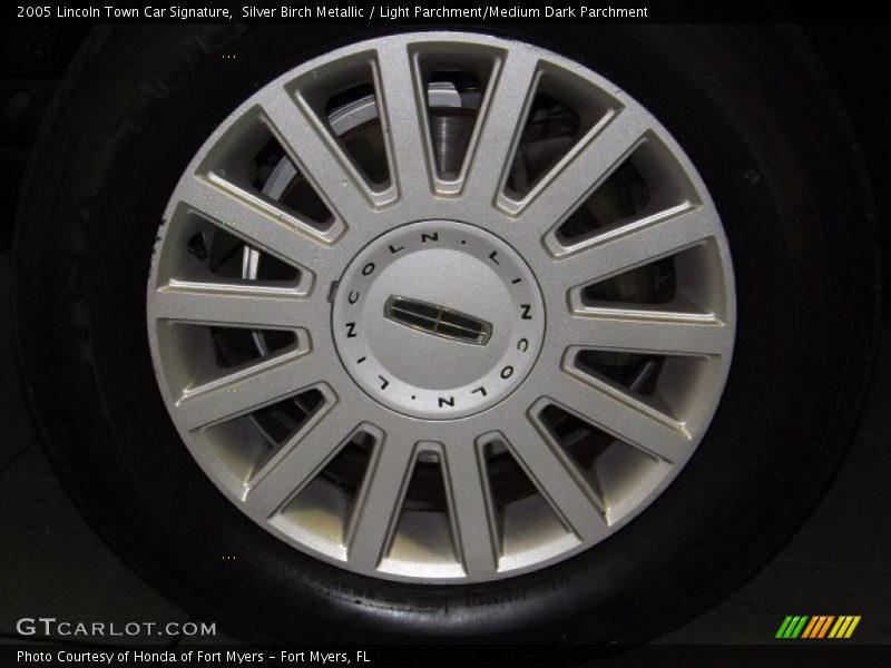 Silver Birch Metallic / Light Parchment/Medium Dark Parchment 2005 Lincoln Town Car Signature