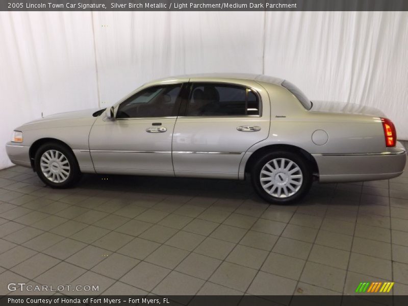 Silver Birch Metallic / Light Parchment/Medium Dark Parchment 2005 Lincoln Town Car Signature