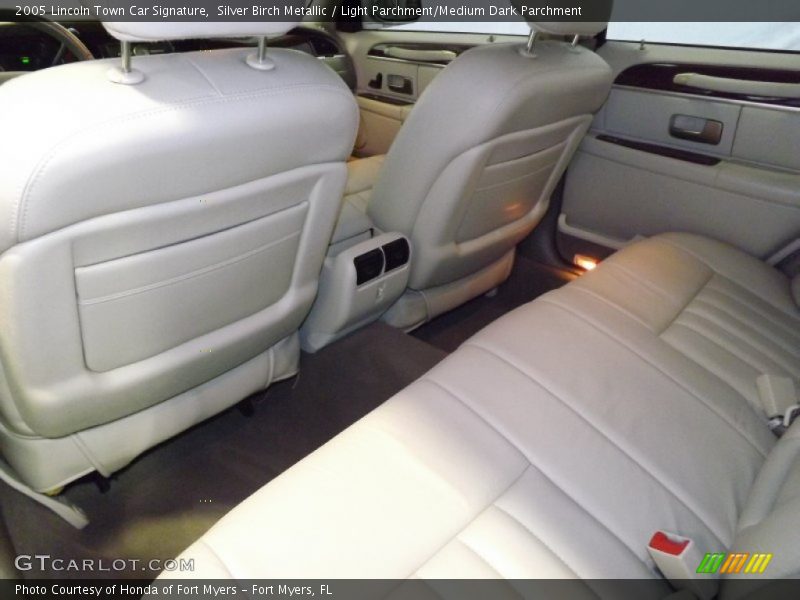 Silver Birch Metallic / Light Parchment/Medium Dark Parchment 2005 Lincoln Town Car Signature