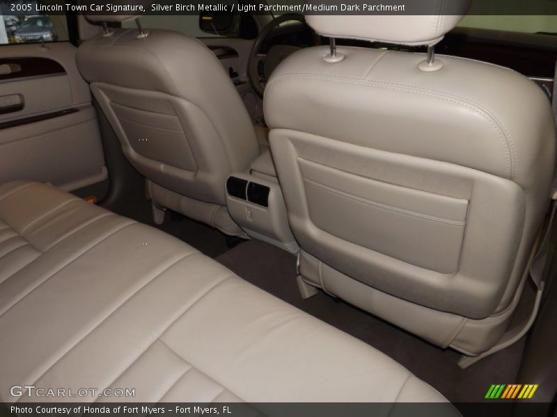 Silver Birch Metallic / Light Parchment/Medium Dark Parchment 2005 Lincoln Town Car Signature